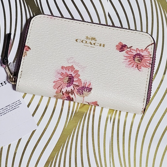 Coach Accordion Zip Closure Credit Card Holder Floral Flowers Pink Chalk New $78 - Picture 1 of 14